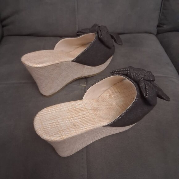 Bow Wedge Sandles - Picture 3 of 3